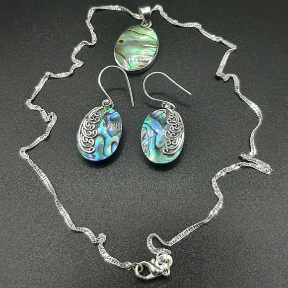 Jewelry - Abalone shell Sterling silver 925 set of pendant 16" and earrings
